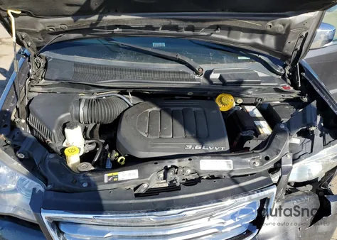 2016 Chrysler Town & Country Limited z USA, uszkodzony, nr VIN 2C4RC1JG7GR221613